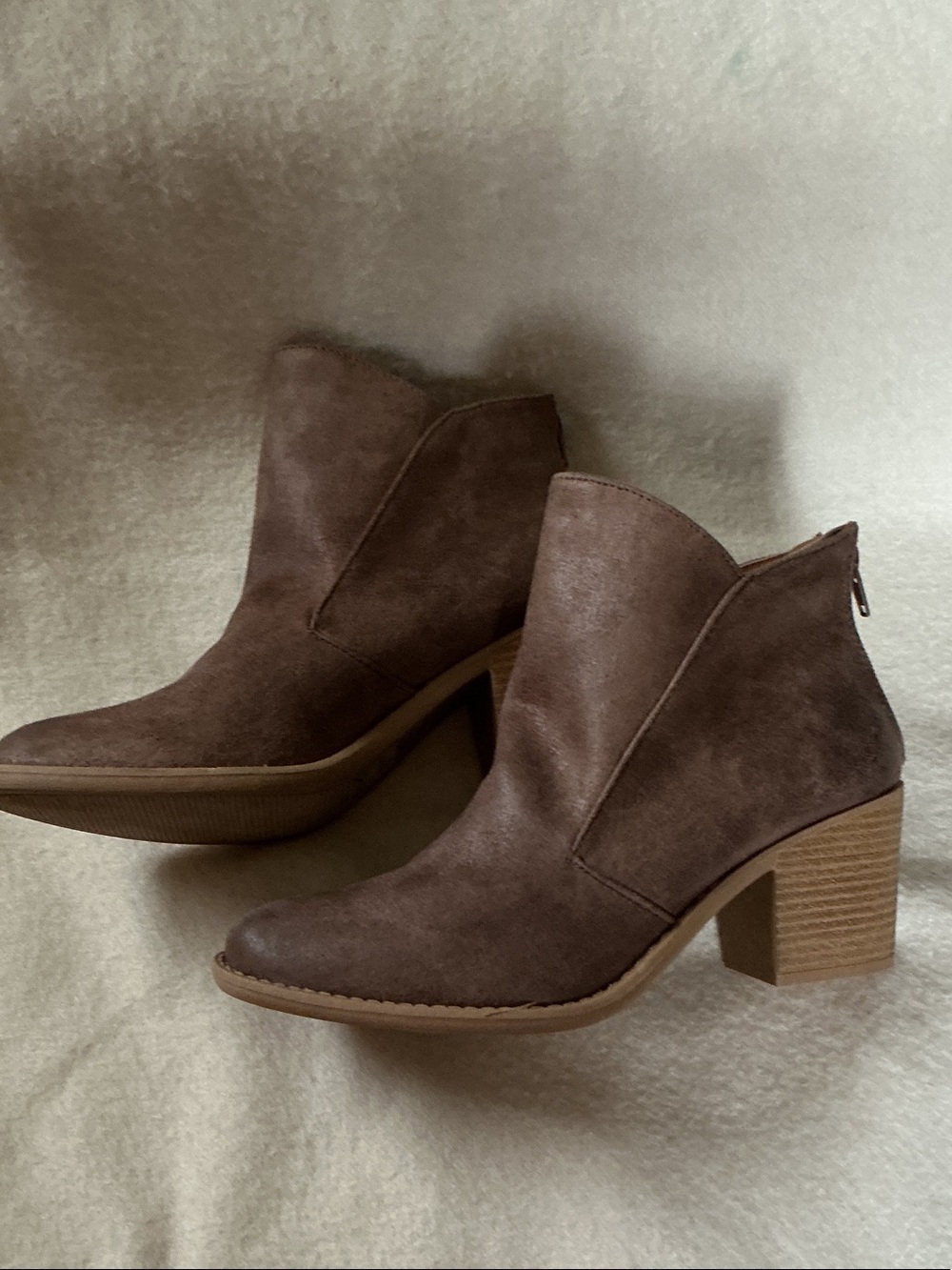 Qupid Brown Suede Block Heel Ankle Booties